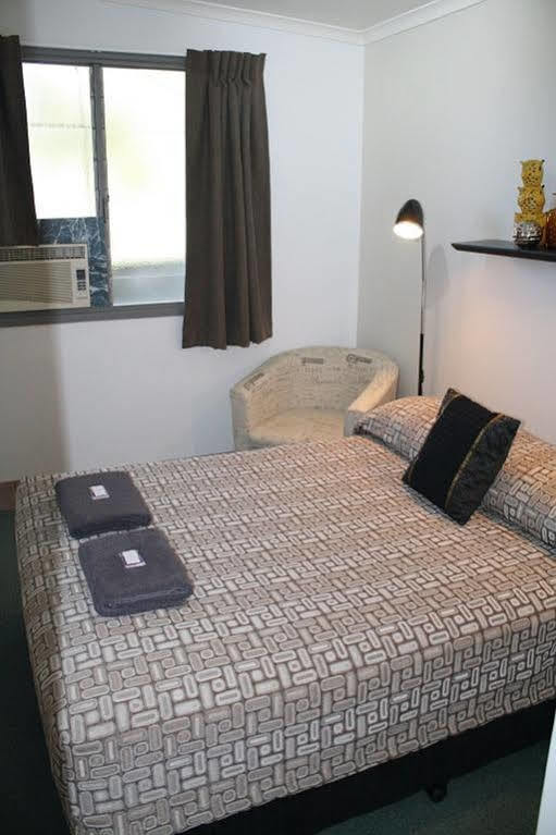 Central Motel Gin Gin Εξωτερικό φωτογραφία