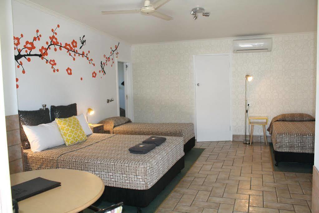Central Motel Gin Gin Εξωτερικό φωτογραφία