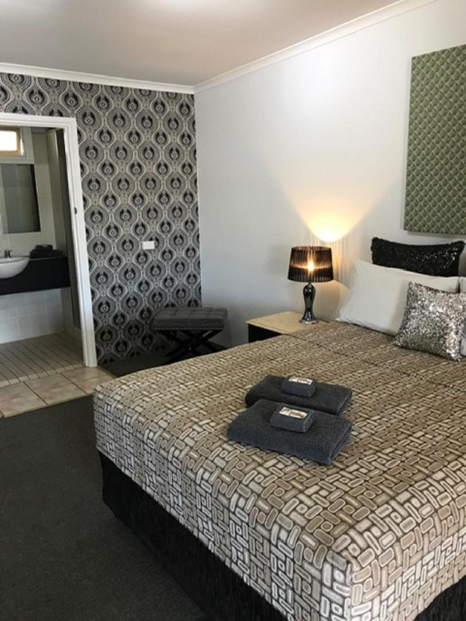 Central Motel Gin Gin Εξωτερικό φωτογραφία