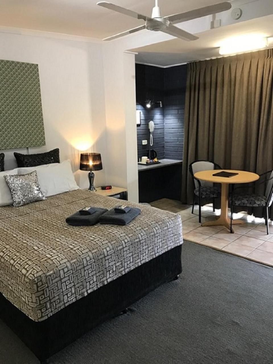 Central Motel Gin Gin Εξωτερικό φωτογραφία