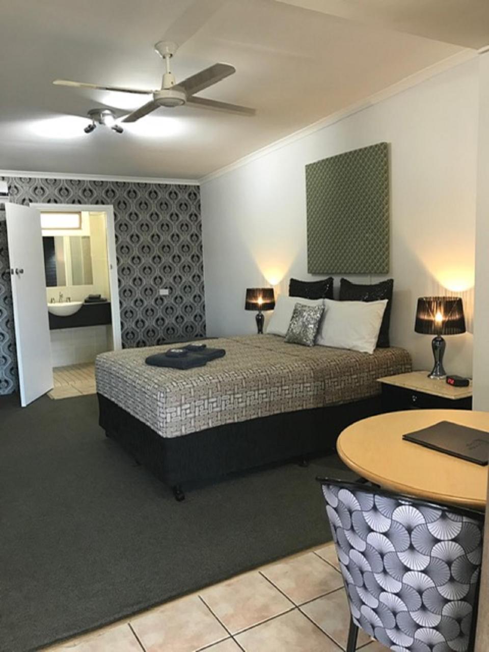 Central Motel Gin Gin Εξωτερικό φωτογραφία